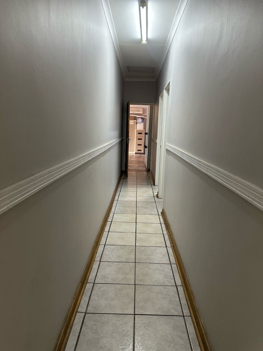 6 Bedroom Property for Sale in Unitas Park Gauteng