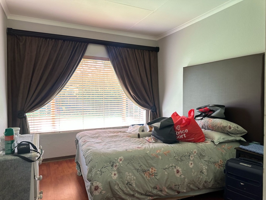 6 Bedroom Property for Sale in Unitas Park Gauteng