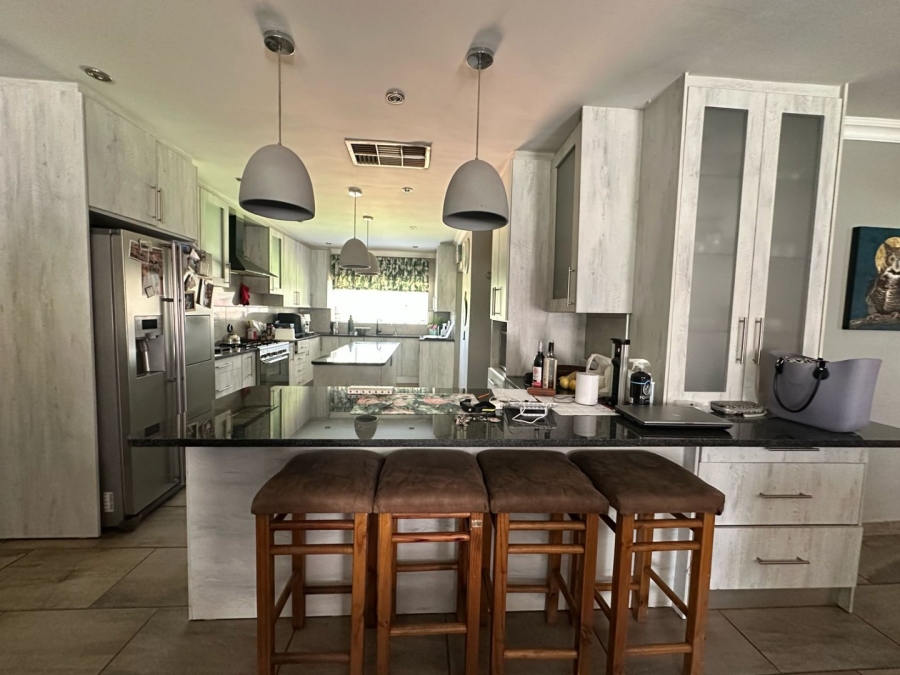 6 Bedroom Property for Sale in Unitas Park Gauteng