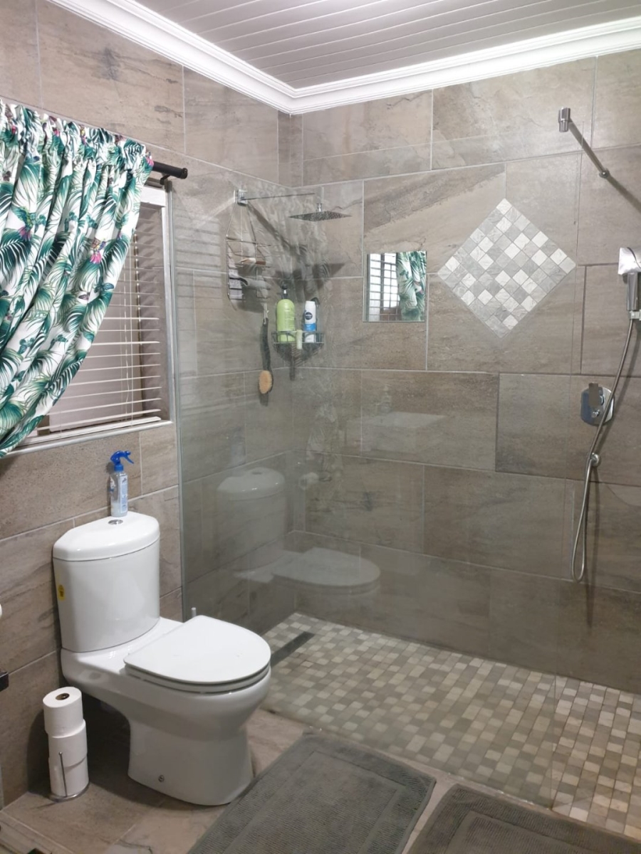 6 Bedroom Property for Sale in Unitas Park Gauteng