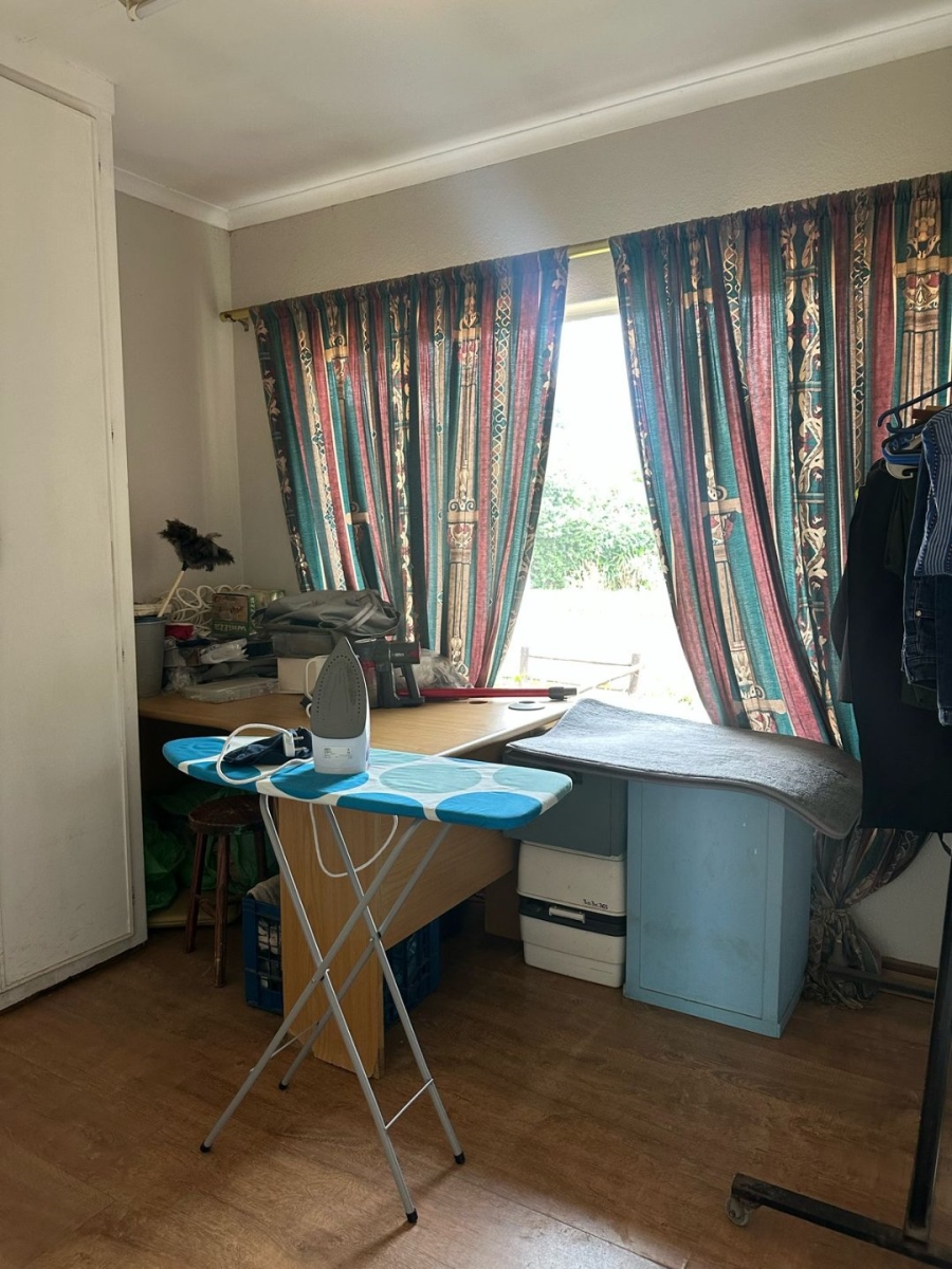 6 Bedroom Property for Sale in Unitas Park Gauteng