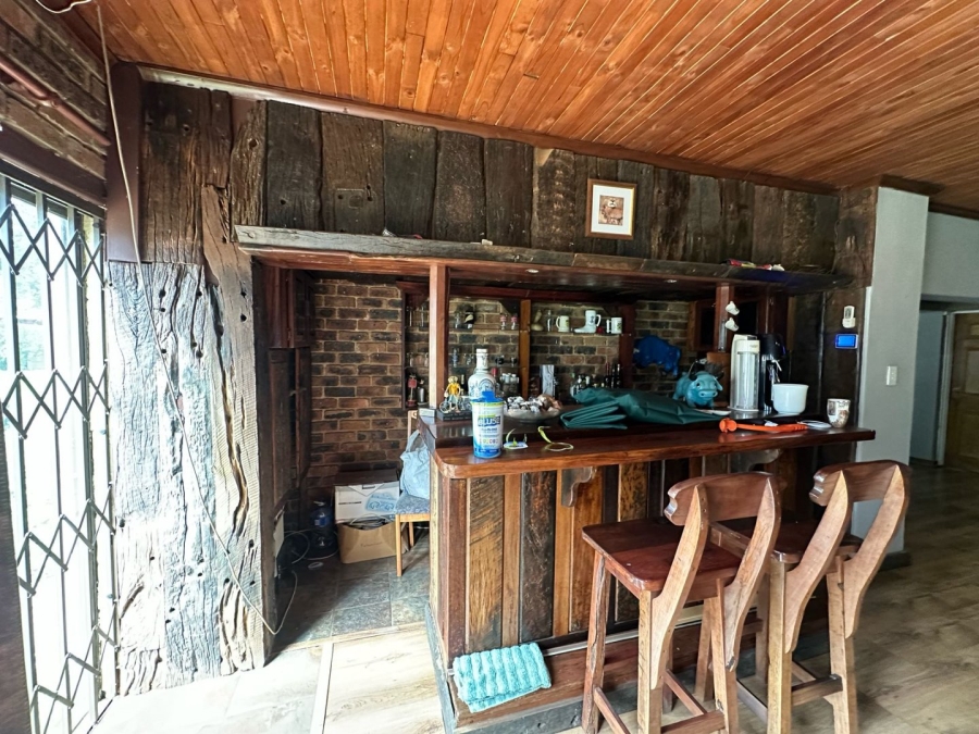 6 Bedroom Property for Sale in Unitas Park Gauteng
