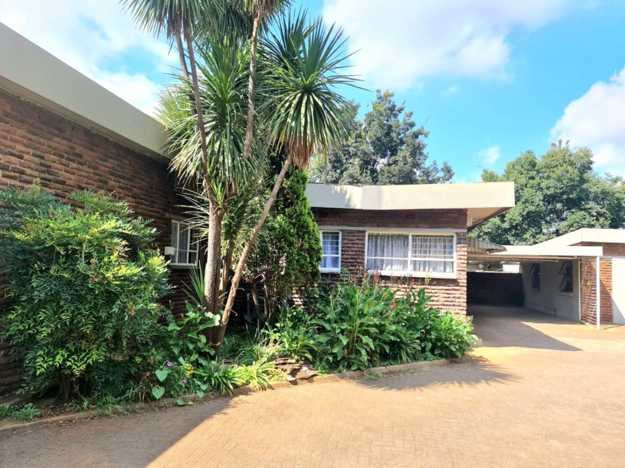 4 Bedroom Property for Sale in Unitas Park Gauteng
