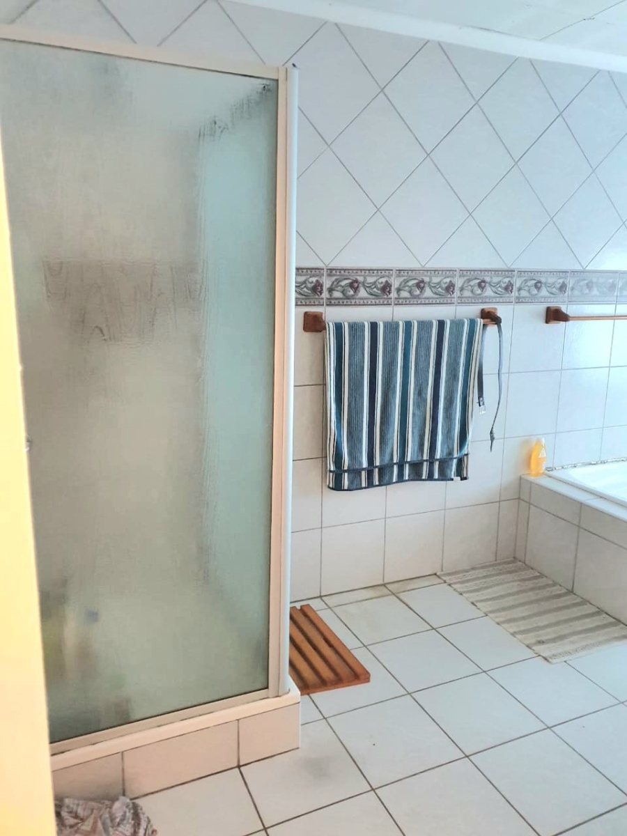 4 Bedroom Property for Sale in Unitas Park Gauteng