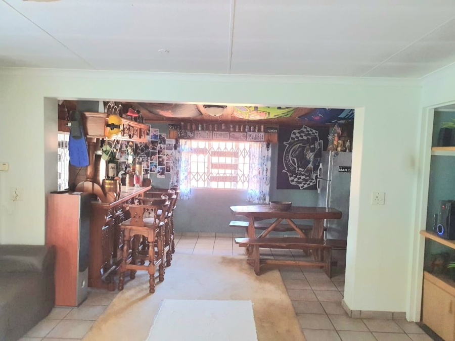 4 Bedroom Property for Sale in Unitas Park Gauteng