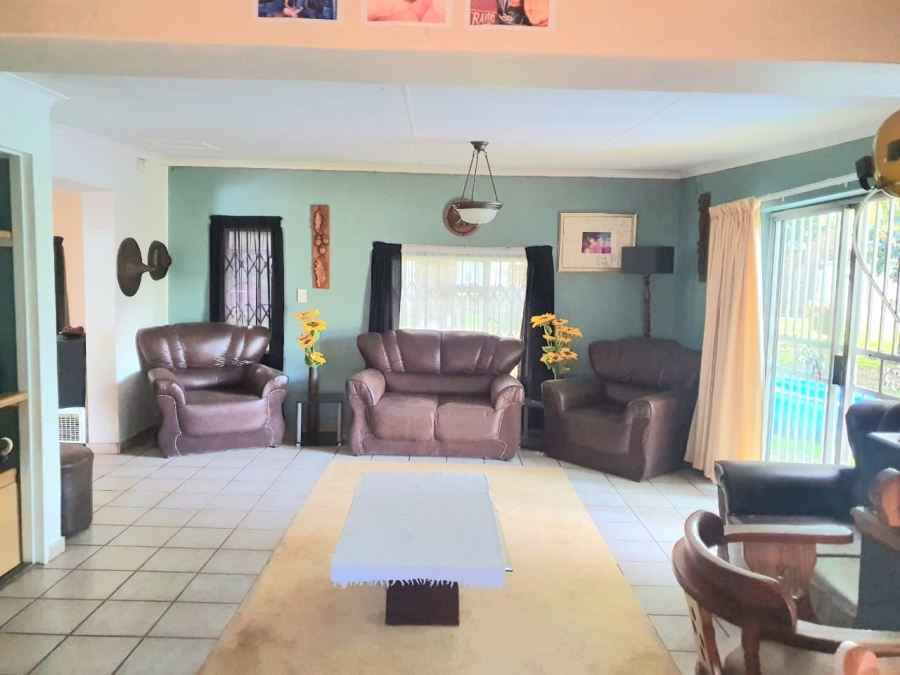 4 Bedroom Property for Sale in Unitas Park Gauteng