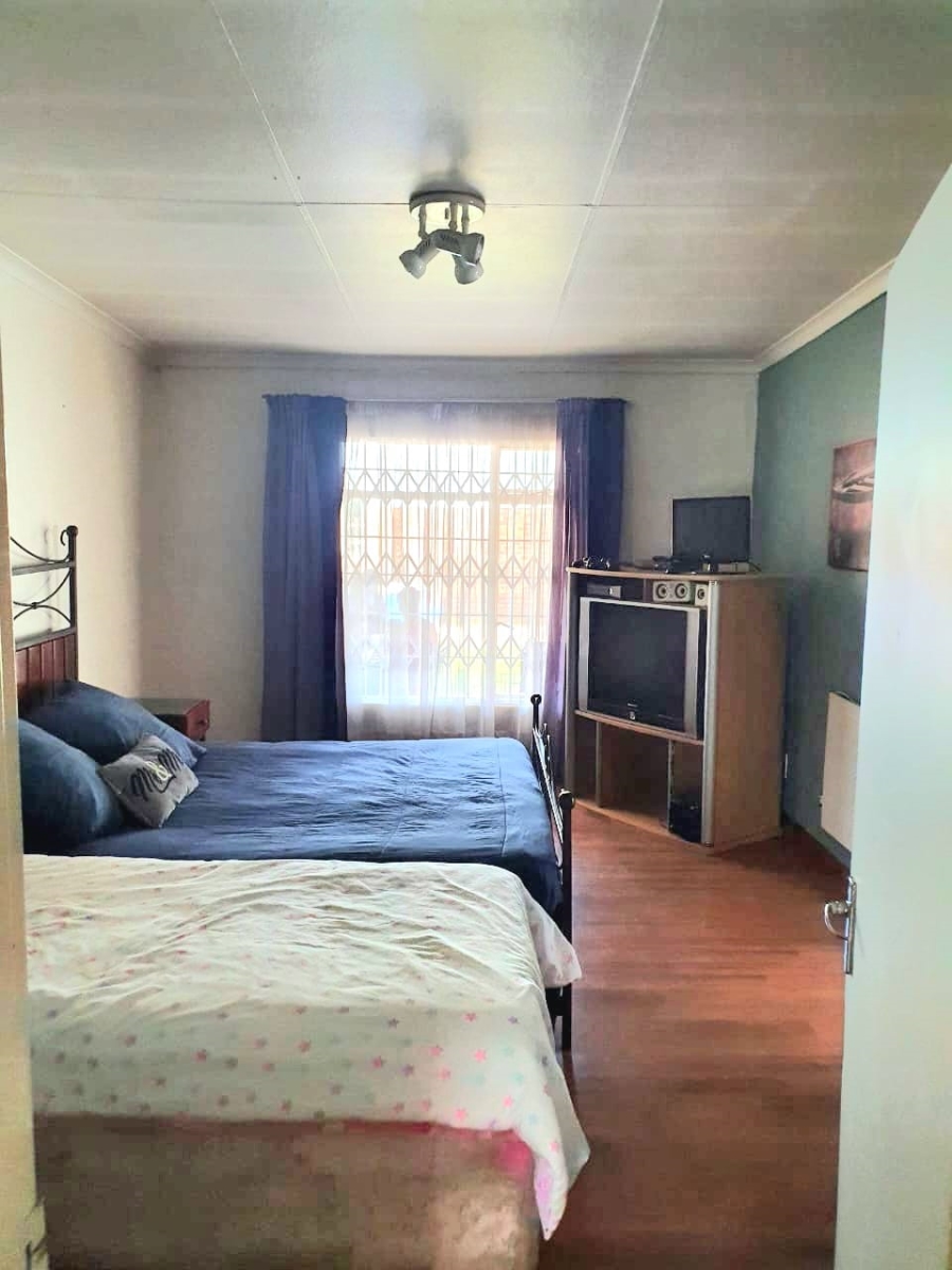 4 Bedroom Property for Sale in Unitas Park Gauteng