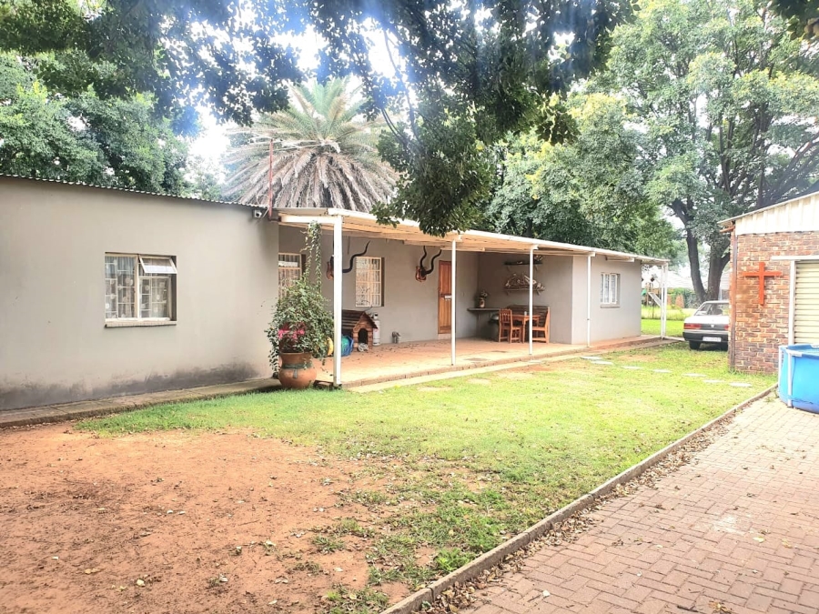 4 Bedroom Property for Sale in Unitas Park Gauteng