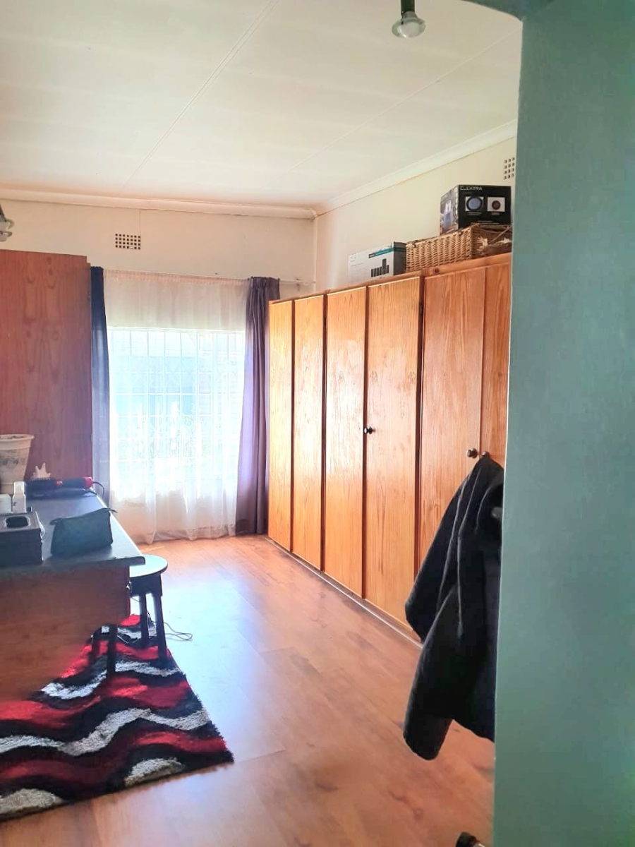 4 Bedroom Property for Sale in Unitas Park Gauteng