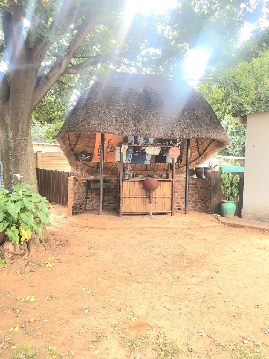 4 Bedroom Property for Sale in Unitas Park Gauteng