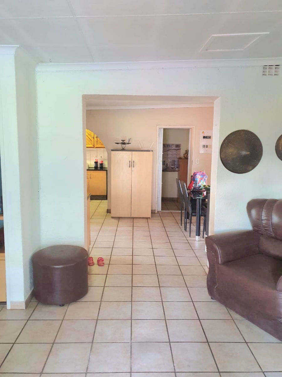 4 Bedroom Property for Sale in Unitas Park Gauteng