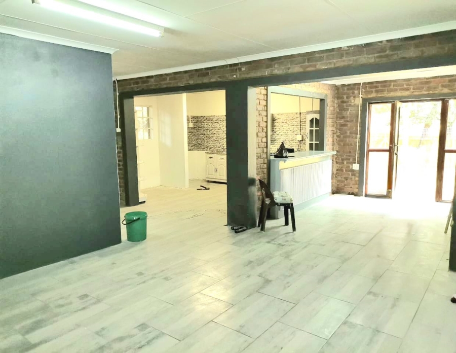 4 Bedroom Property for Sale in Unitas Park Gauteng