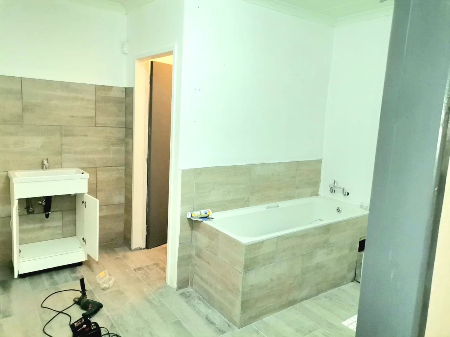 4 Bedroom Property for Sale in Unitas Park Gauteng