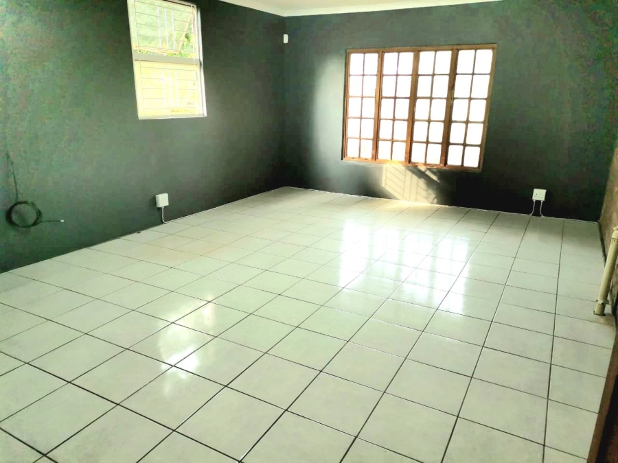 4 Bedroom Property for Sale in Unitas Park Gauteng