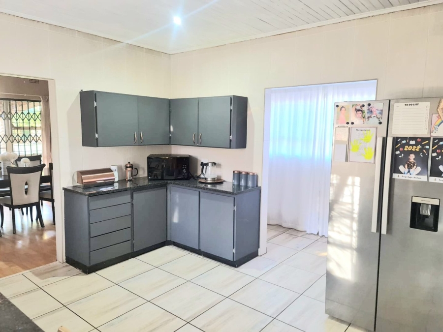4 Bedroom Property for Sale in Unitas Park Gauteng