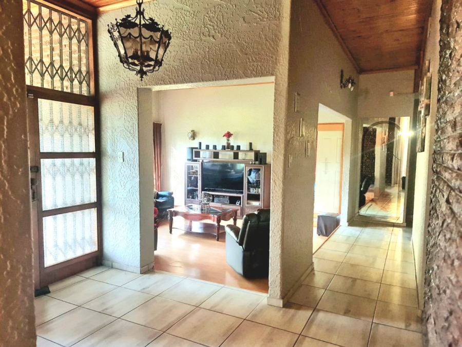 4 Bedroom Property for Sale in Unitas Park Gauteng