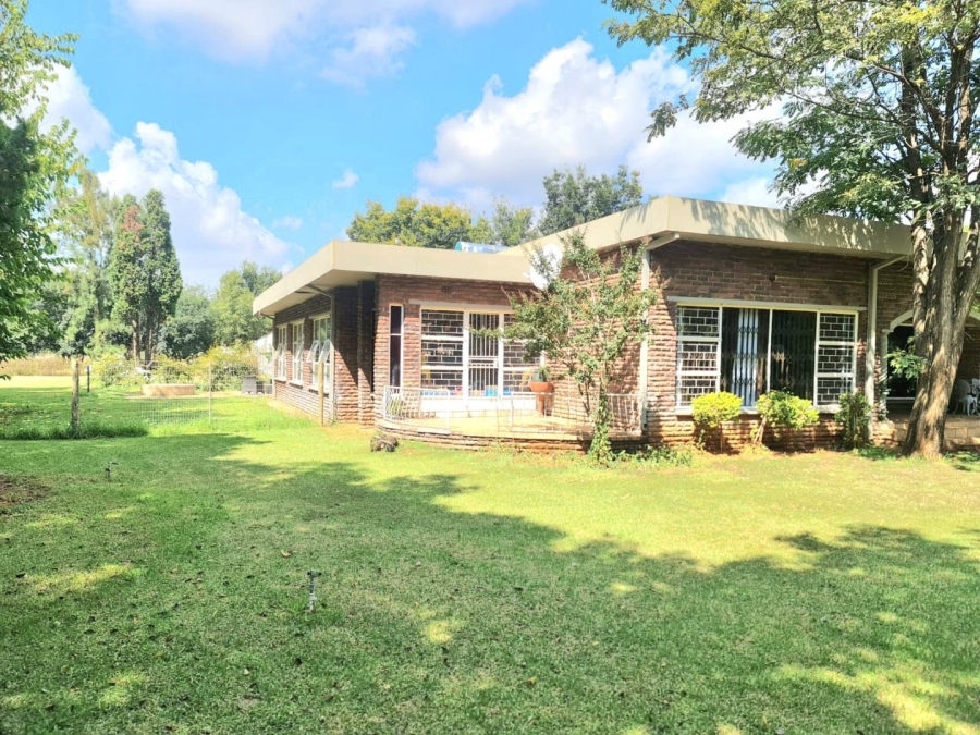 4 Bedroom Property for Sale in Unitas Park Gauteng