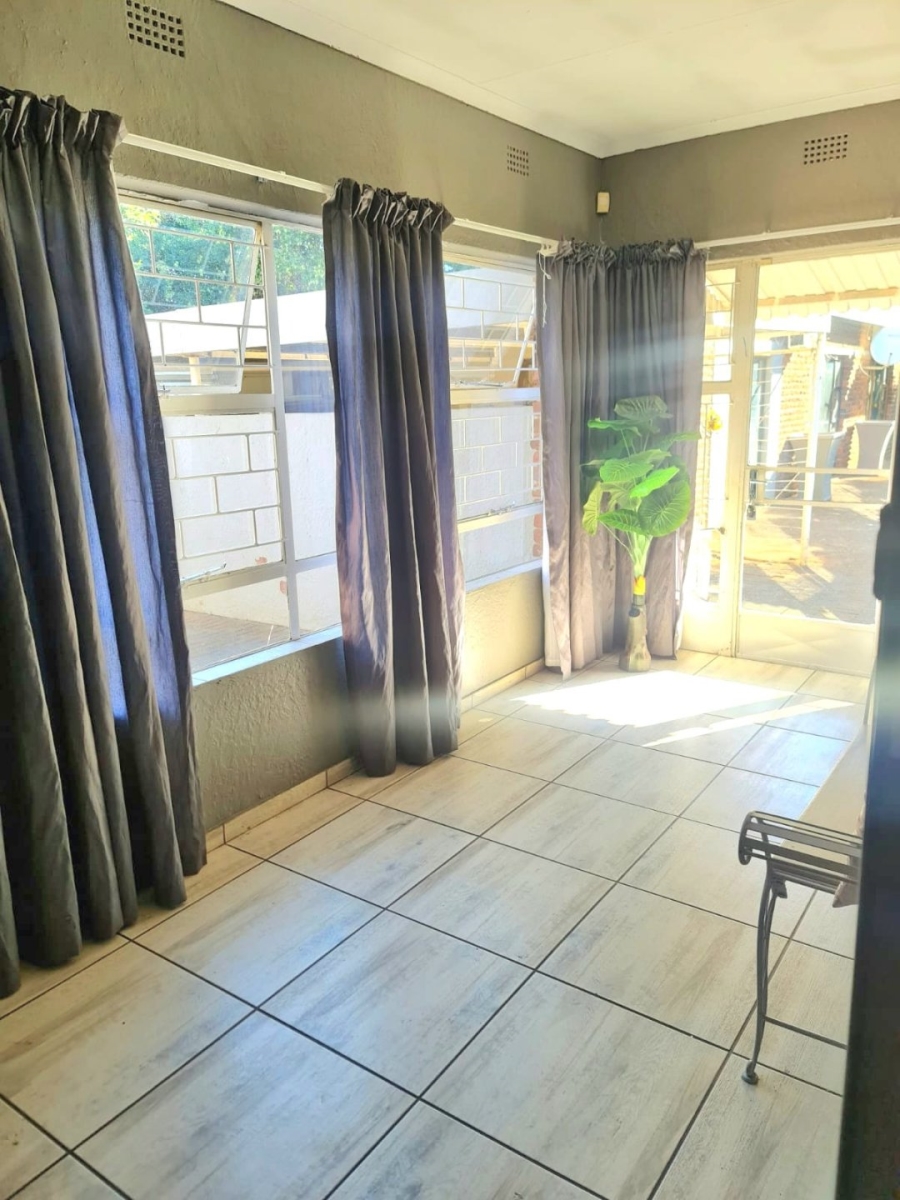 4 Bedroom Property for Sale in Unitas Park Gauteng