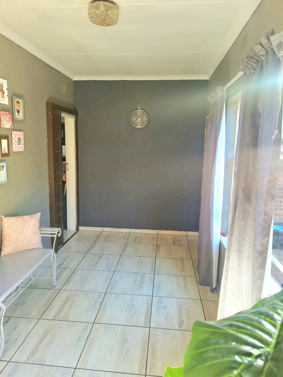 4 Bedroom Property for Sale in Unitas Park Gauteng