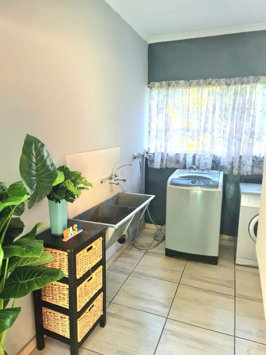 4 Bedroom Property for Sale in Unitas Park Gauteng