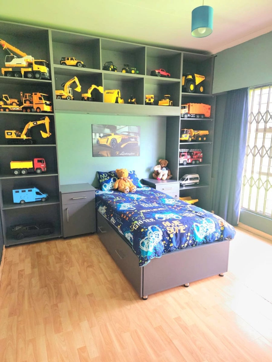 4 Bedroom Property for Sale in Unitas Park Gauteng