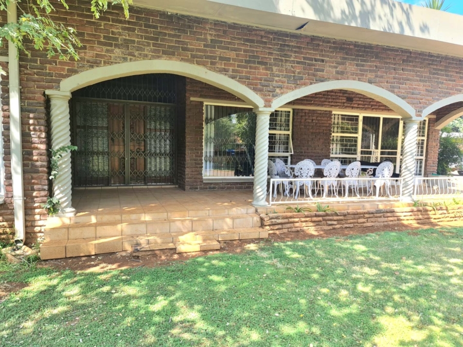 4 Bedroom Property for Sale in Unitas Park Gauteng