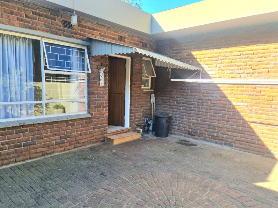 4 Bedroom Property for Sale in Unitas Park Gauteng