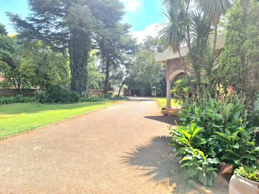 4 Bedroom Property for Sale in Unitas Park Gauteng