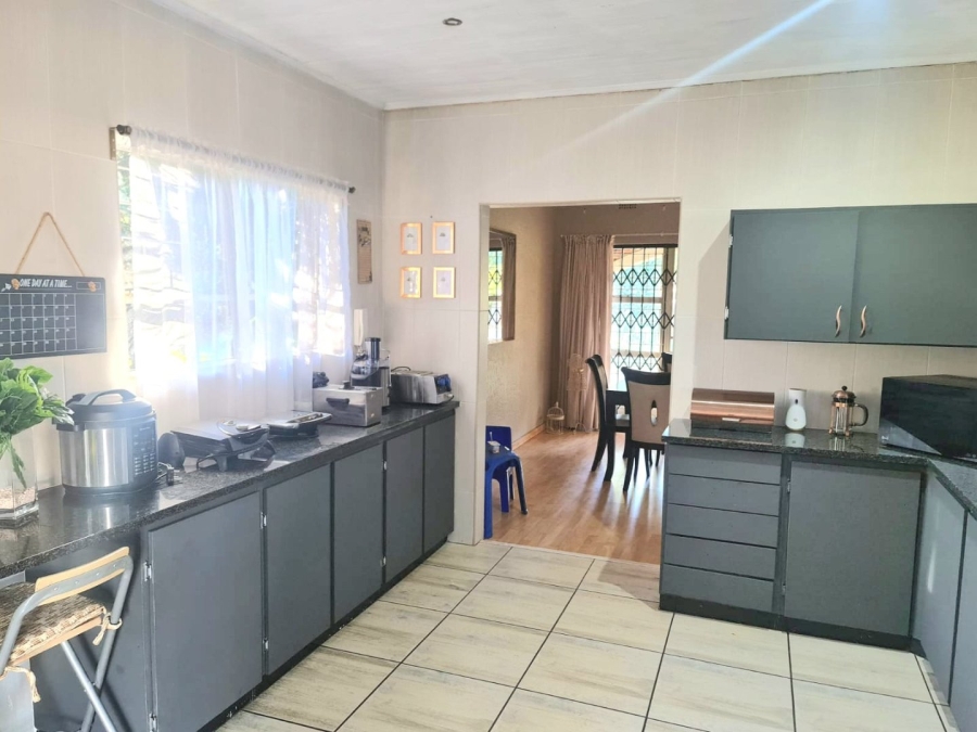 4 Bedroom Property for Sale in Unitas Park Gauteng