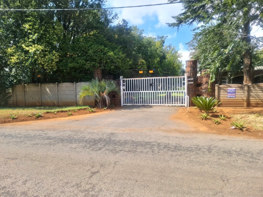 4 Bedroom Property for Sale in Unitas Park Gauteng