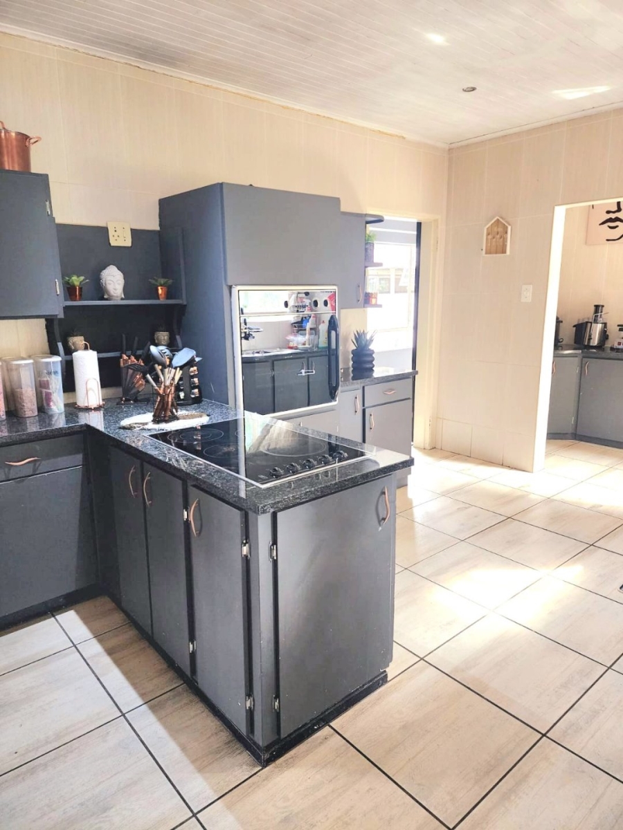 4 Bedroom Property for Sale in Unitas Park Gauteng