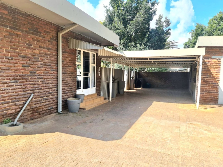 4 Bedroom Property for Sale in Unitas Park Gauteng
