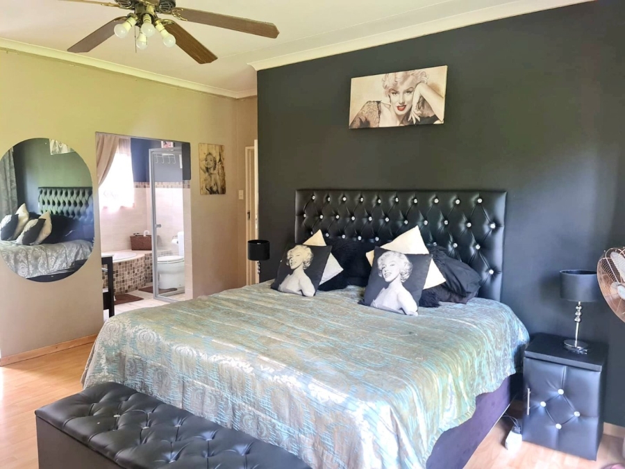 4 Bedroom Property for Sale in Unitas Park Gauteng