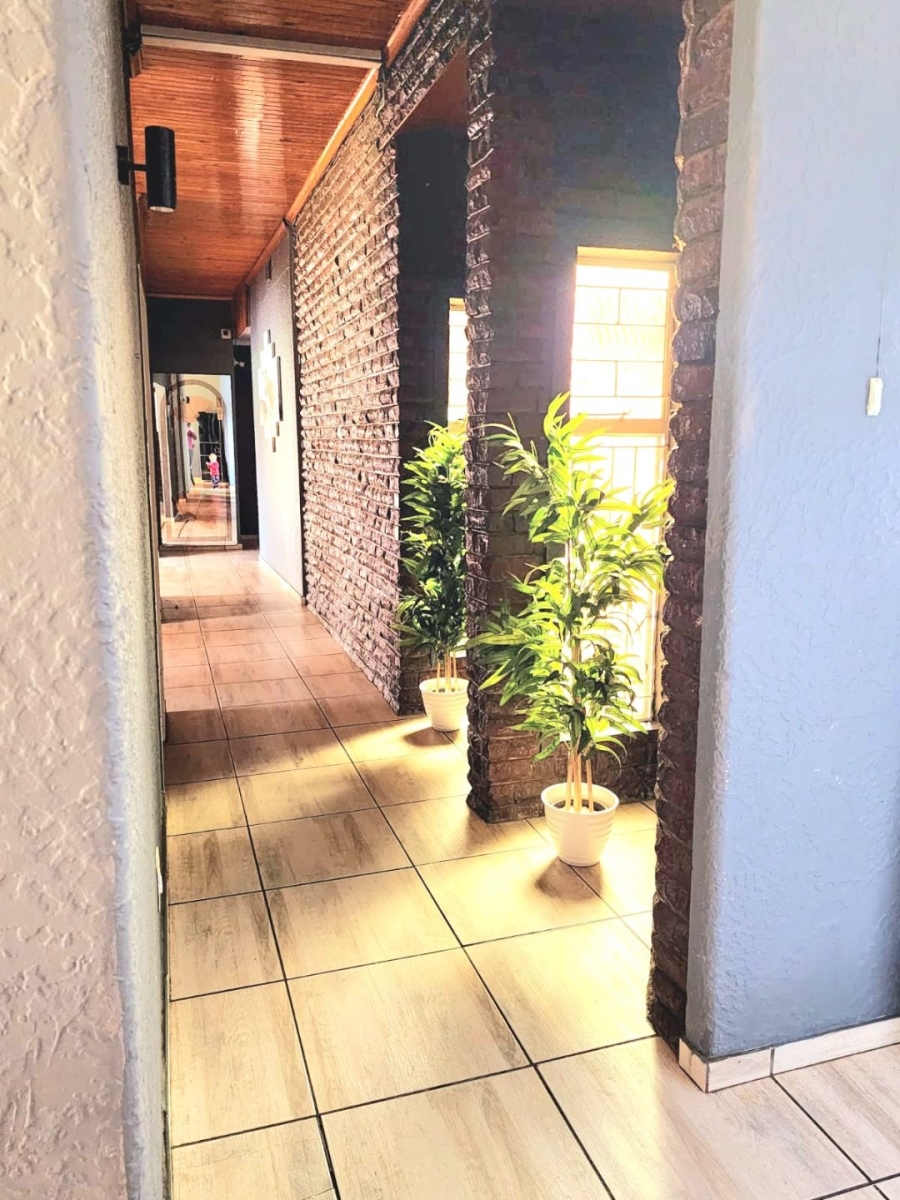 4 Bedroom Property for Sale in Unitas Park Gauteng