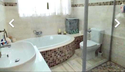 4 Bedroom Property for Sale in Unitas Park Gauteng
