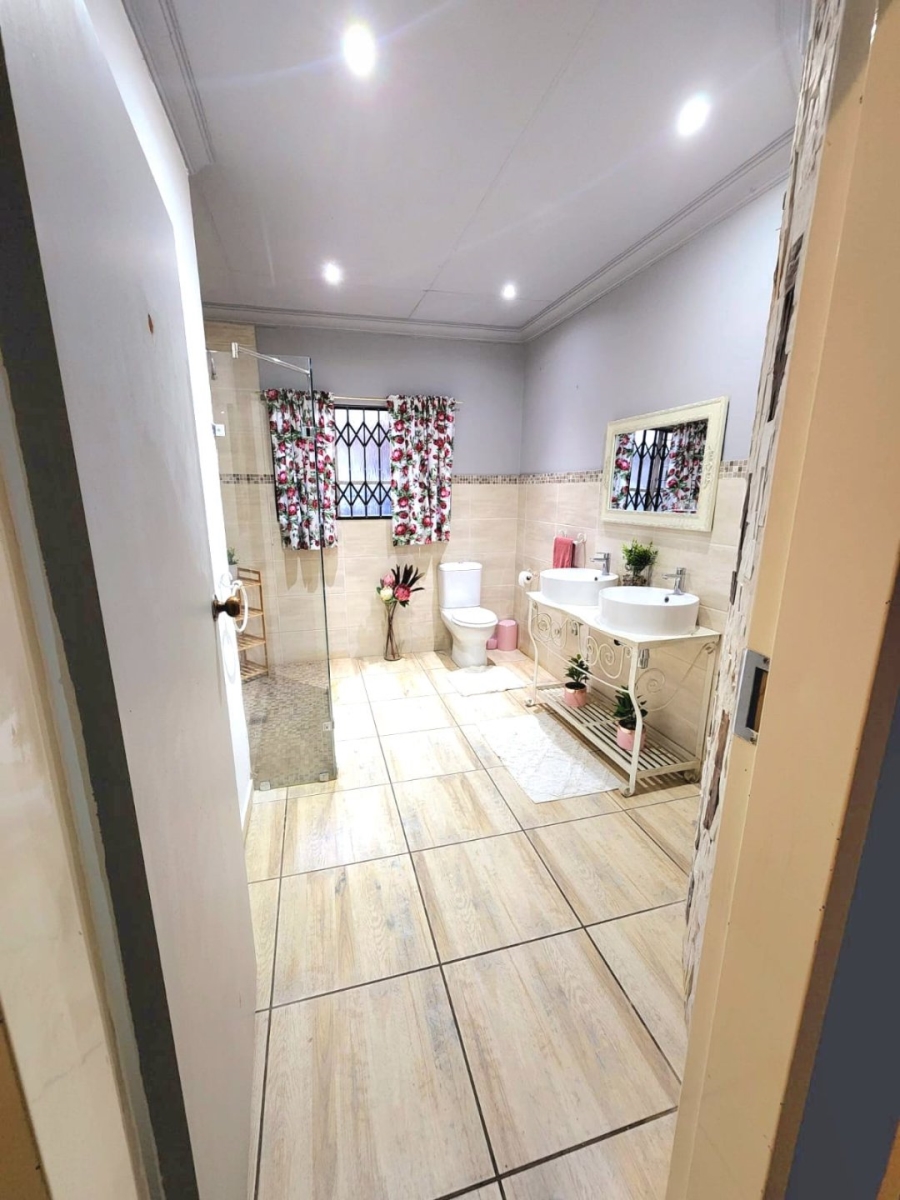 4 Bedroom Property for Sale in Unitas Park Gauteng