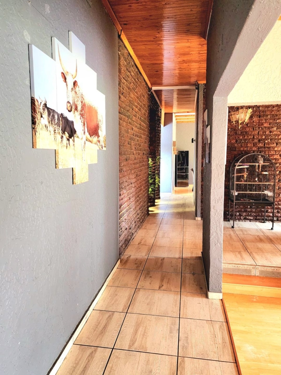 4 Bedroom Property for Sale in Unitas Park Gauteng