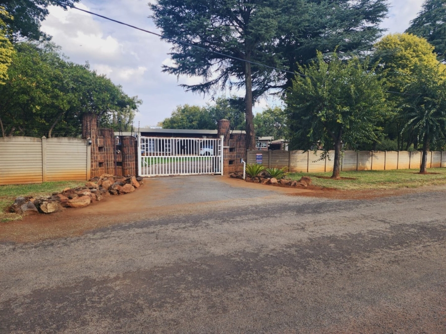 4 Bedroom Property for Sale in Unitas Park Gauteng