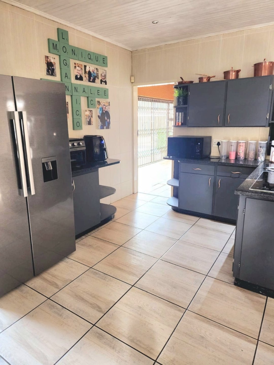4 Bedroom Property for Sale in Unitas Park Gauteng