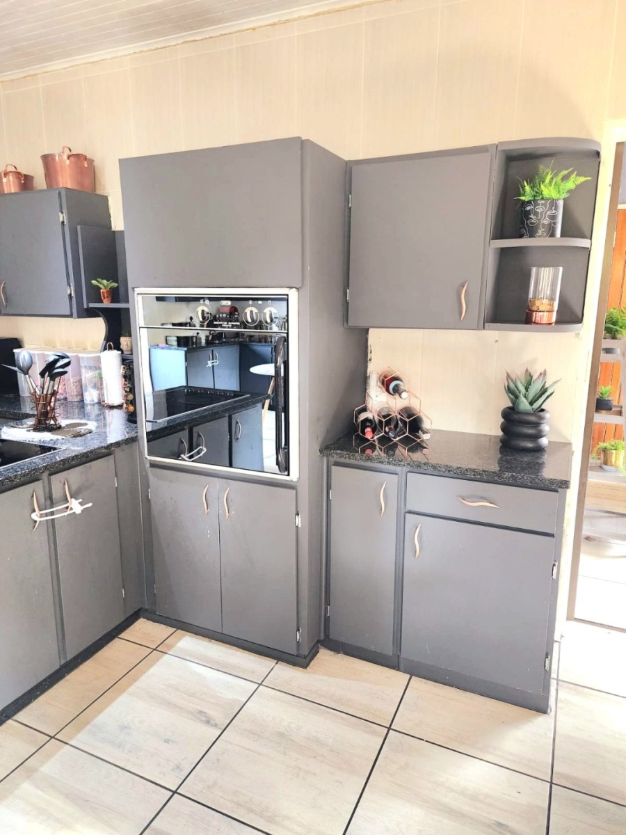 4 Bedroom Property for Sale in Unitas Park Gauteng