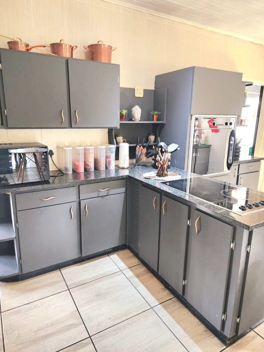 4 Bedroom Property for Sale in Unitas Park Gauteng