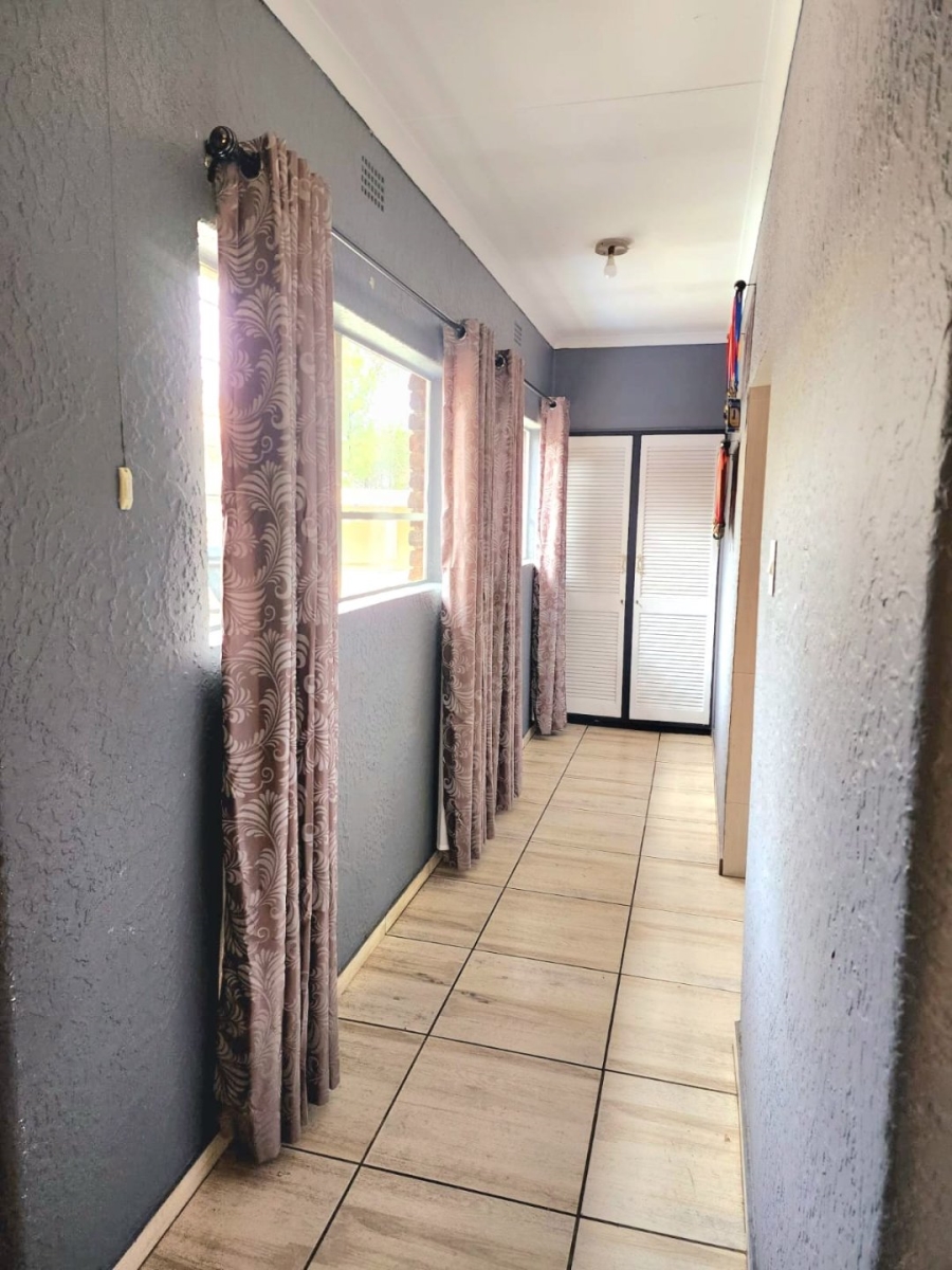 4 Bedroom Property for Sale in Unitas Park Gauteng