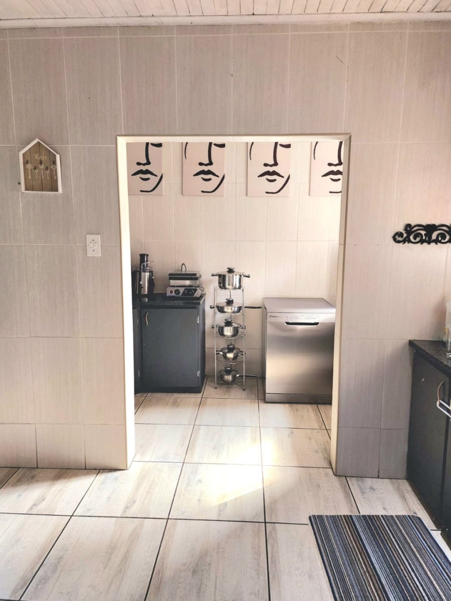 4 Bedroom Property for Sale in Unitas Park Gauteng