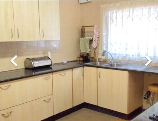 4 Bedroom Property for Sale in Unitas Park Gauteng