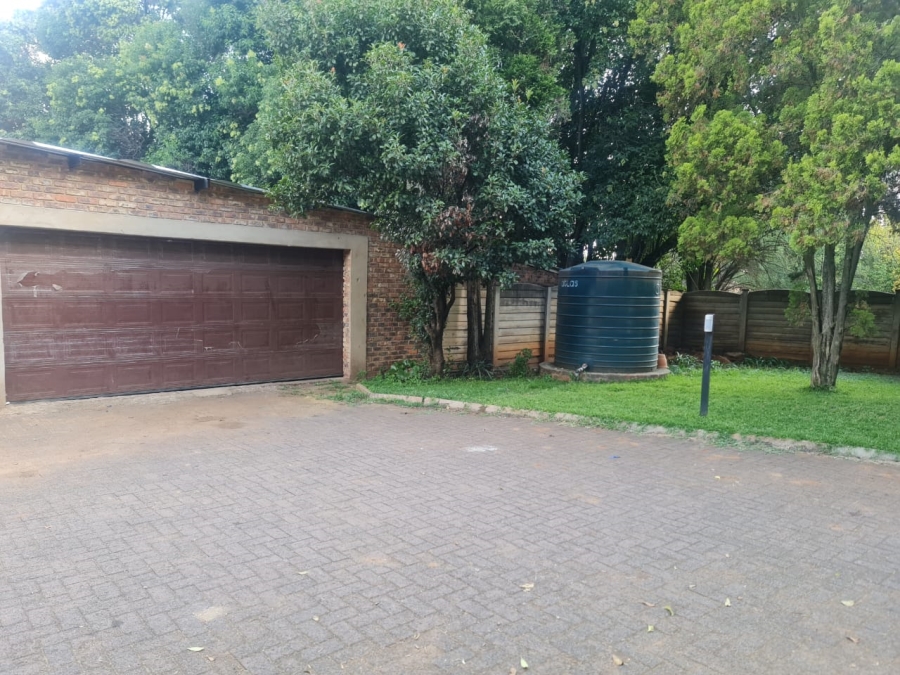 4 Bedroom Property for Sale in Unitas Park Gauteng