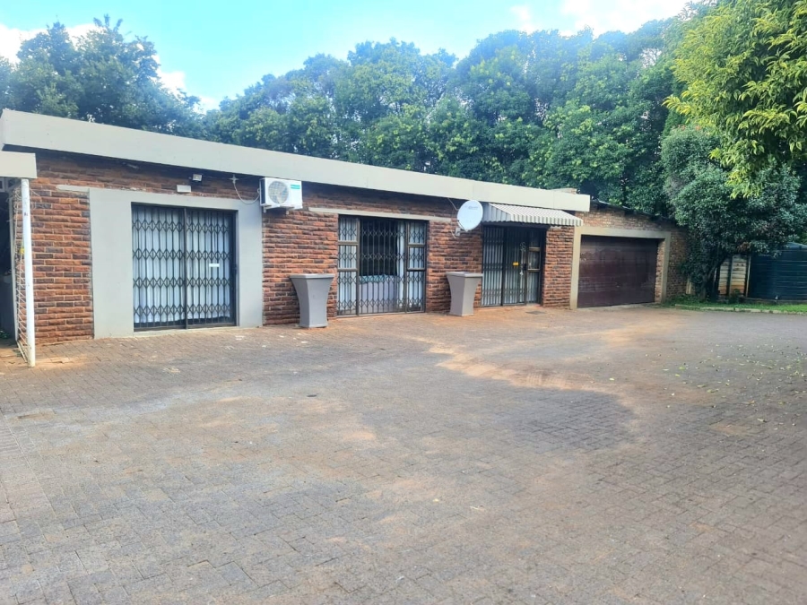 4 Bedroom Property for Sale in Unitas Park Gauteng