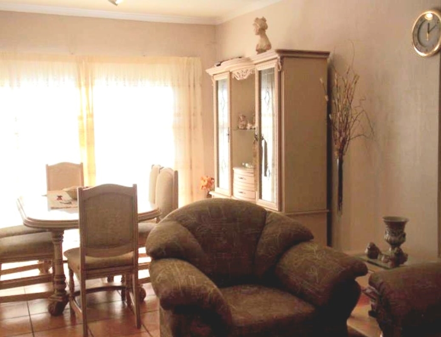 4 Bedroom Property for Sale in Unitas Park Gauteng