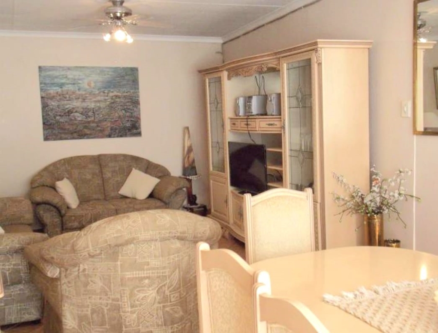 4 Bedroom Property for Sale in Unitas Park Gauteng