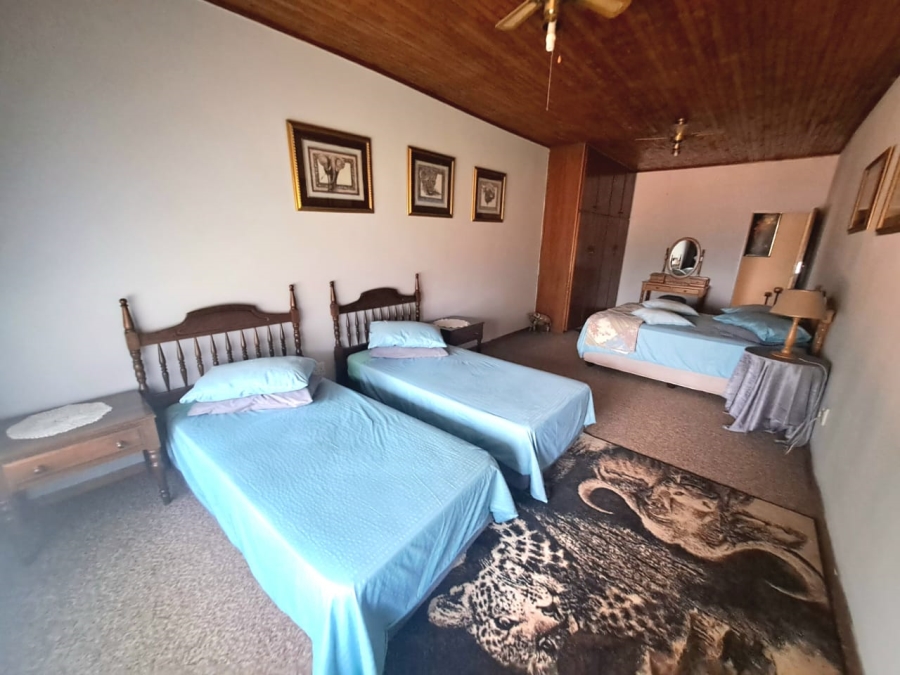 4 Bedroom Property for Sale in Unitas Park Gauteng