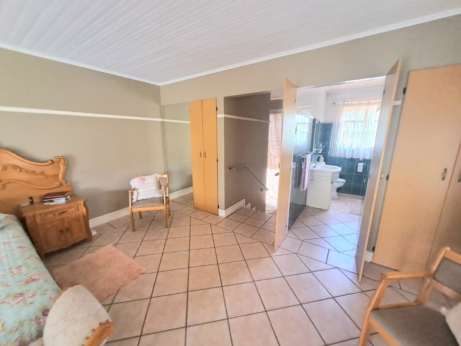 4 Bedroom Property for Sale in Unitas Park Gauteng